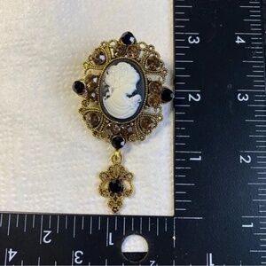 Vintage Cameo Brooch- easy resale